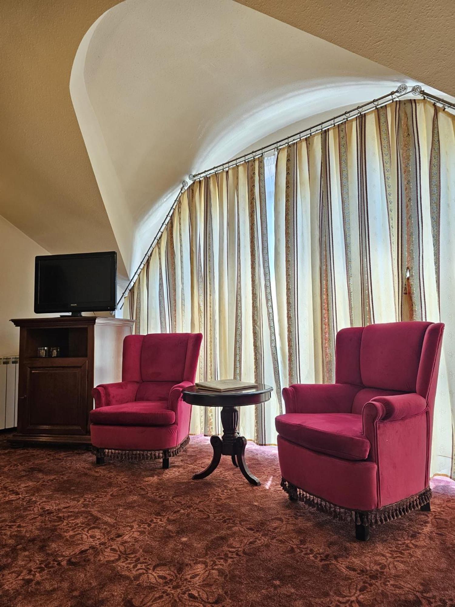The Elite - Oradea'S Legendary Hotel Экстерьер фото